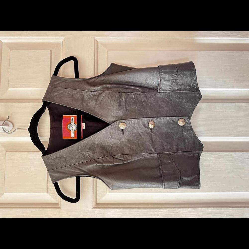 Wilsons Leather Gray Sleeveless Vest